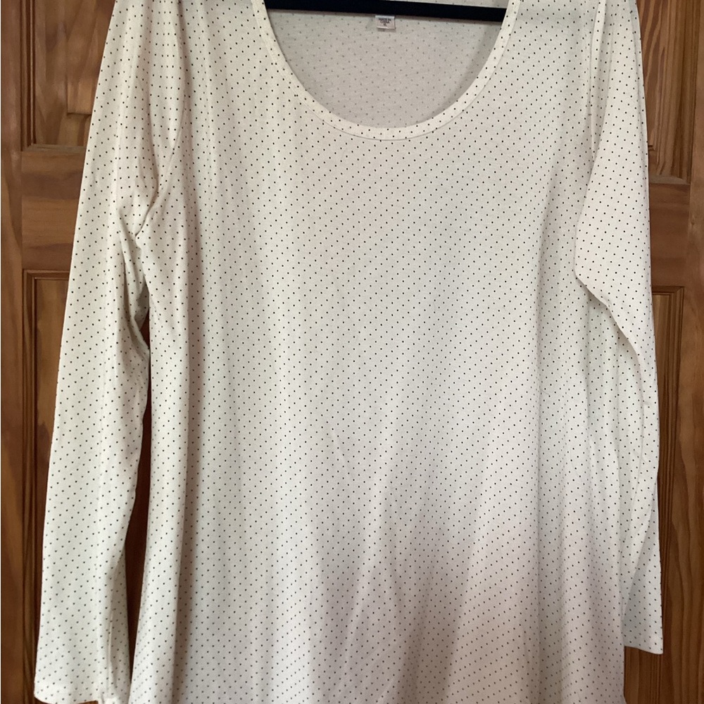 LuLaRoe Lynnae shirt with polka dots!